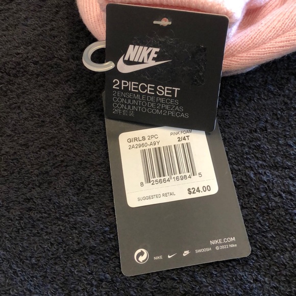 NIKE 2 Piece Toddler Girl’s 2 Piece Beanie Hat and Mitten Set Size 2/4T - Picture 2 of 3